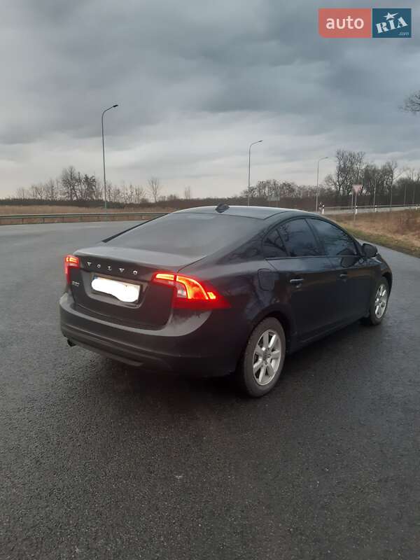 Седан Volvo S60 2012 в Львове