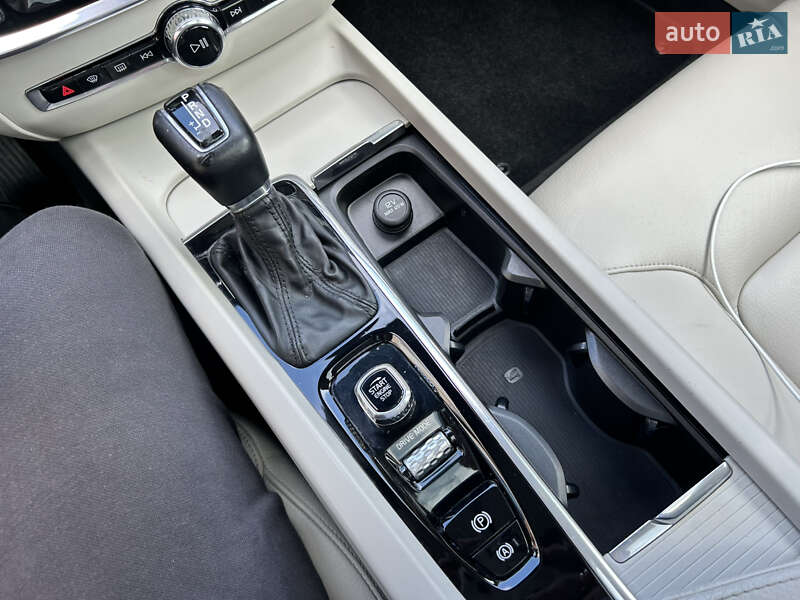 Седан Volvo S60 2019 в Рівному