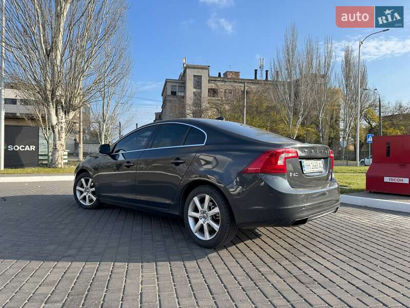 Седан Volvo S60 2015 в Киеве
