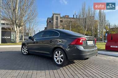 Седан Volvo S60 2015 в 