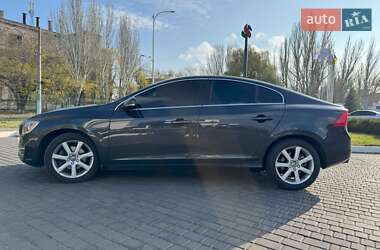 Седан Volvo S60 2015 в 