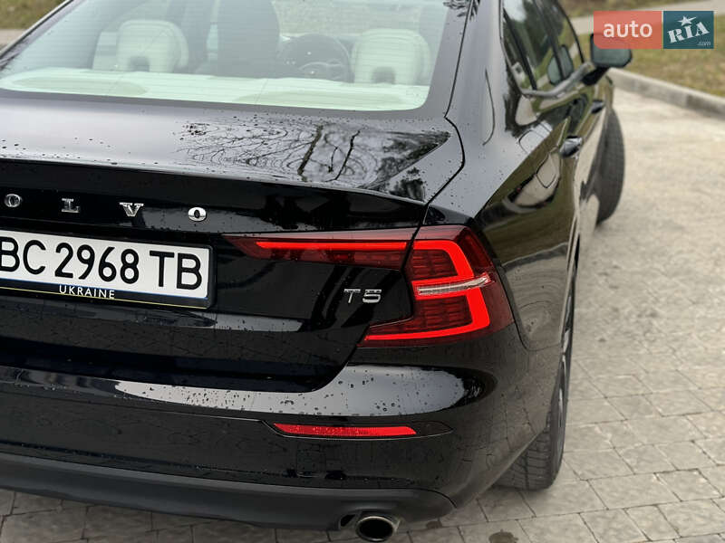 Седан Volvo S60 2019 в Новояворовске