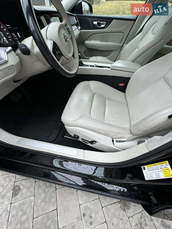 Седан Volvo S60 2019 в Новояворовске