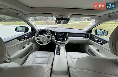 Седан Volvo S60 2019 в 