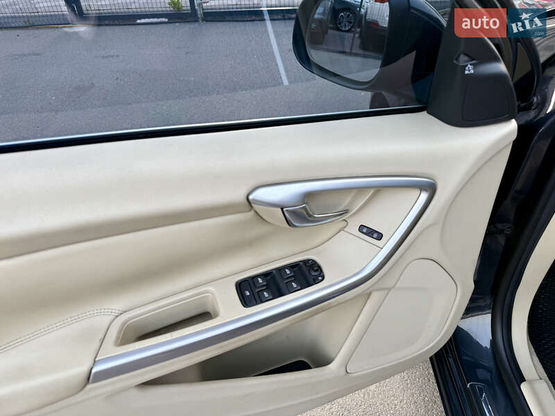Седан Volvo S60 2014 в Киеве