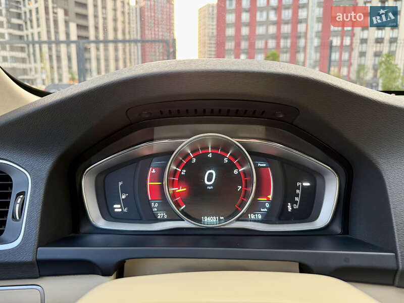 Седан Volvo S60 2014 в Киеве