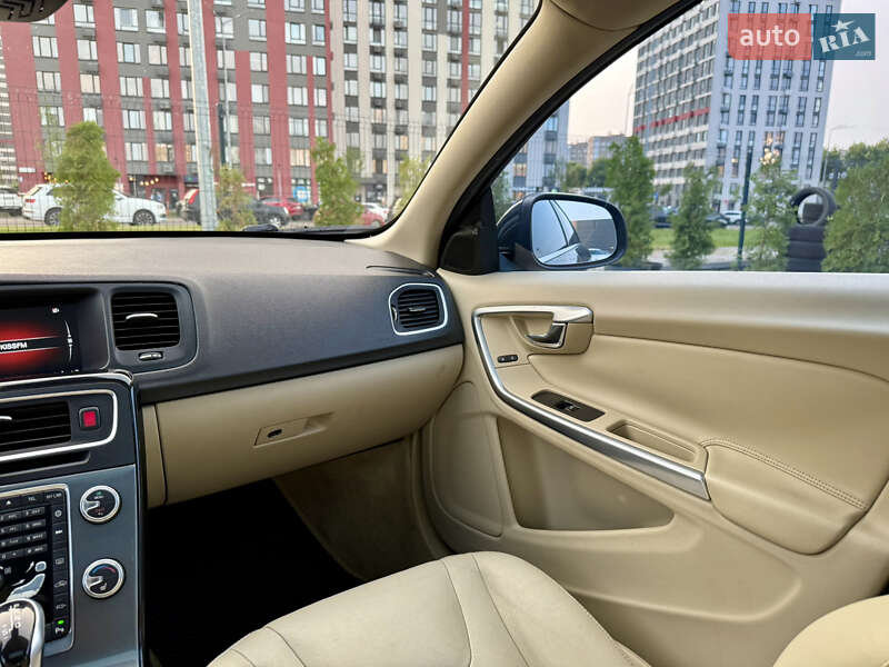Седан Volvo S60 2014 в Киеве