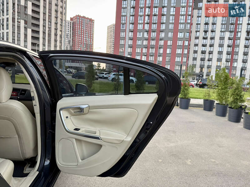 Седан Volvo S60 2014 в Киеве