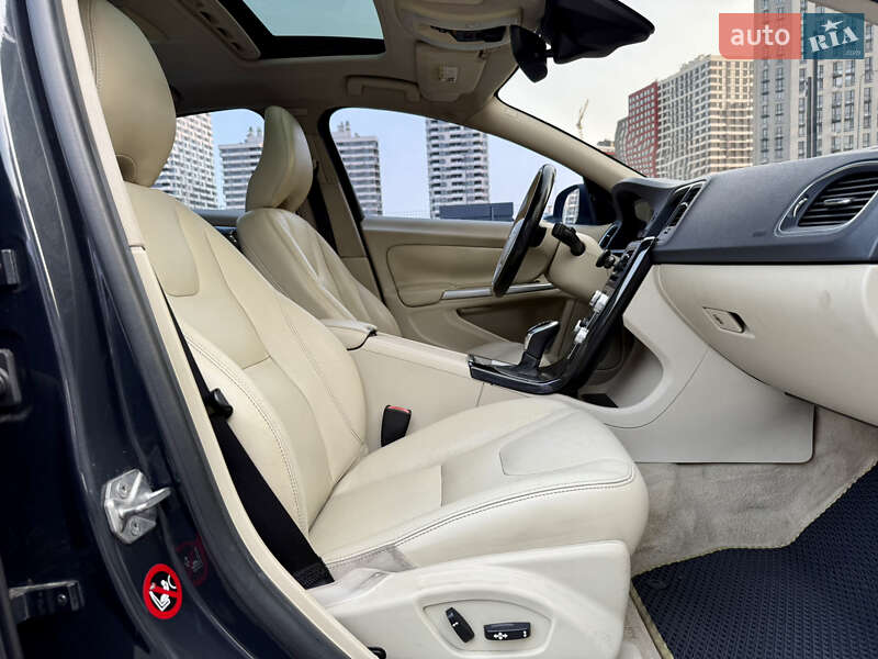 Седан Volvo S60 2014 в Киеве