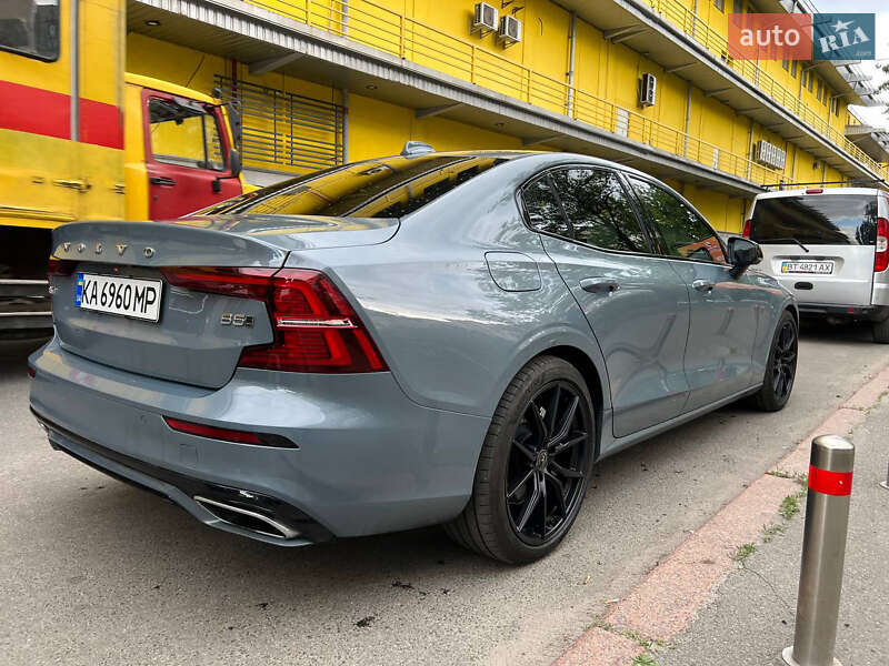 Седан Volvo S60 2021 в Киеве