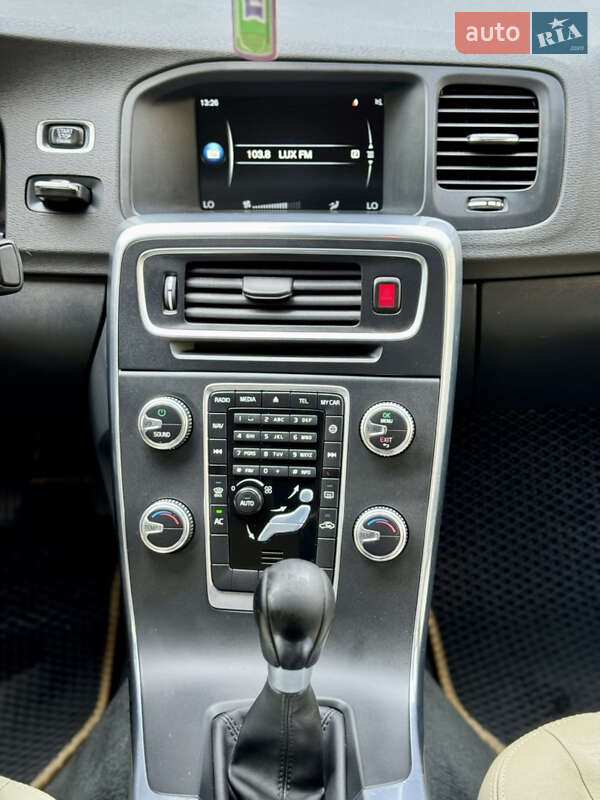 Седан Volvo S60 2014 в Ивано-Франковске