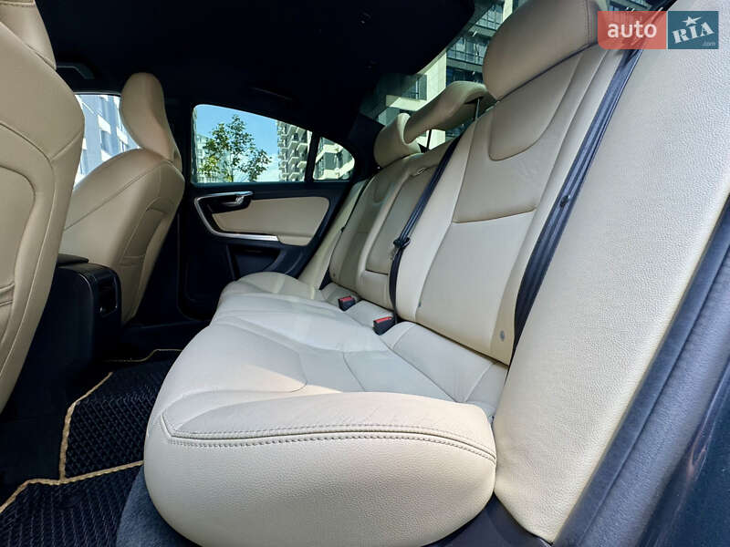 Седан Volvo S60 2014 в Ивано-Франковске