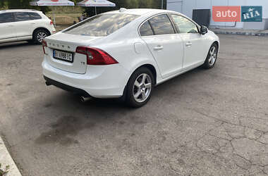 Седан Volvo S60 2012 в 