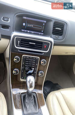 Седан Volvo S60 2012 в 