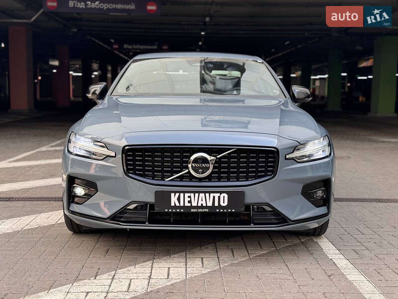 Седан Volvo S60 2023 в Киеве