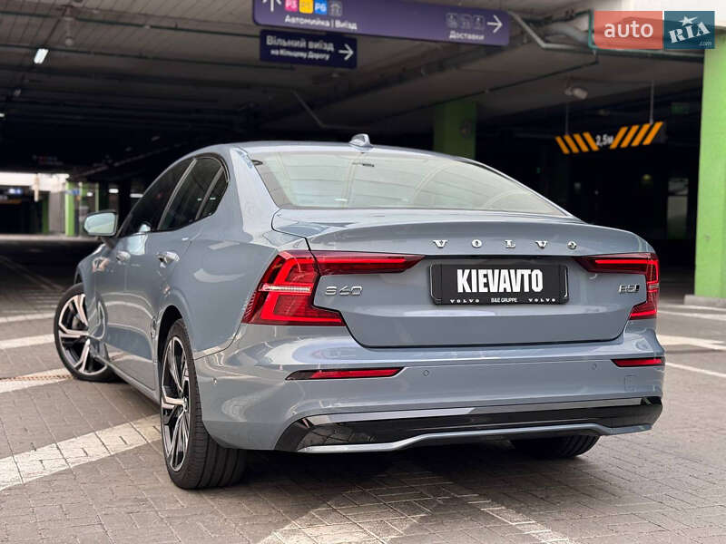 Седан Volvo S60 2023 в Киеве
