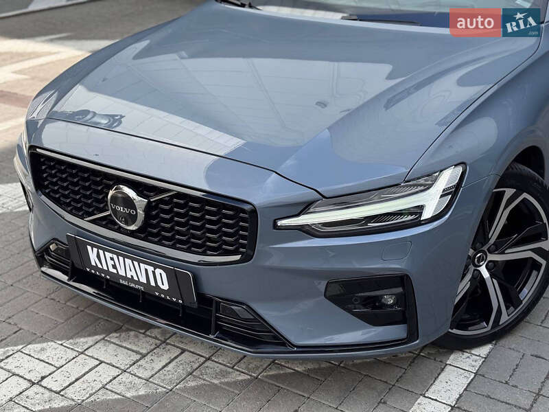 Седан Volvo S60 2023 в Киеве