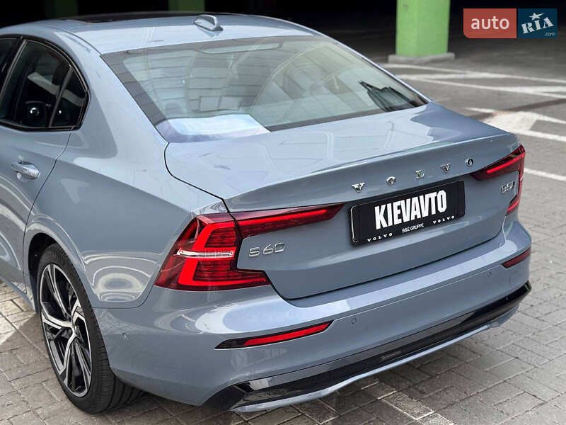 Седан Volvo S60 2023 в Киеве