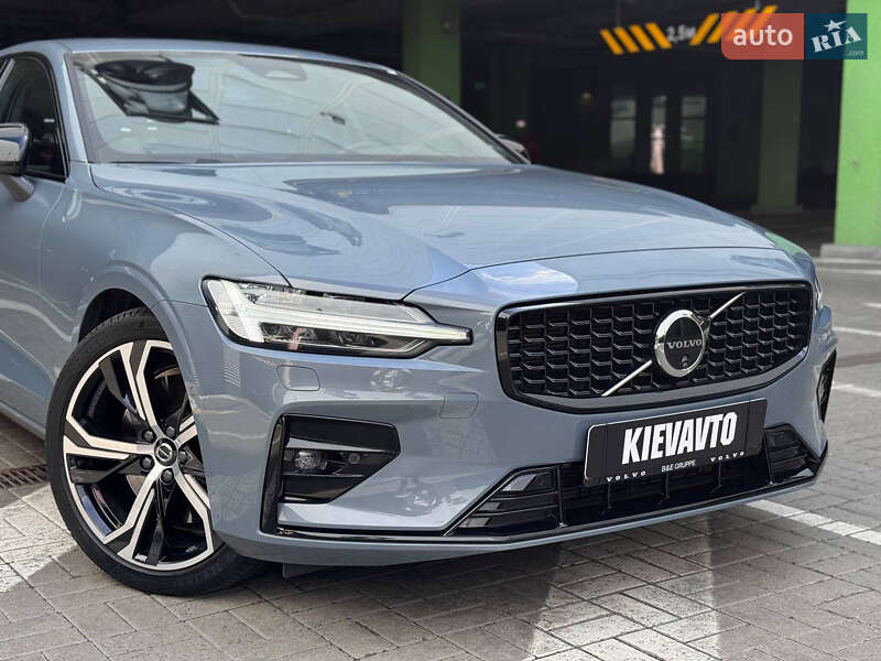 Седан Volvo S60 2023 в Киеве