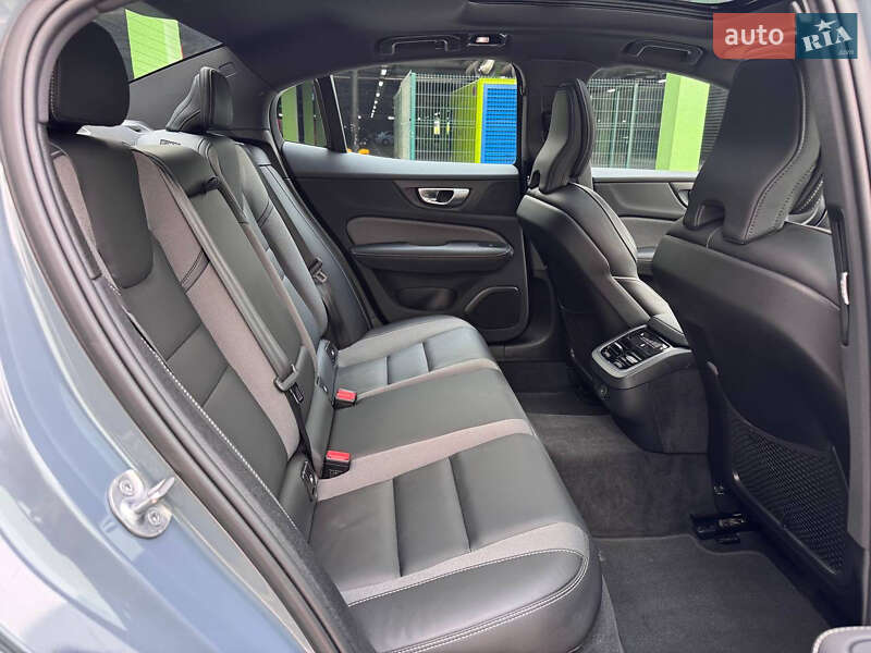 Седан Volvo S60 2023 в Киеве