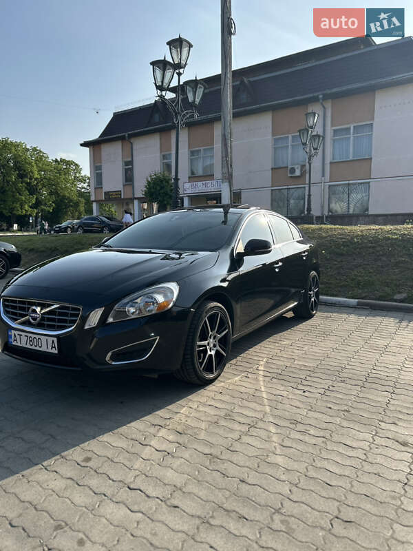Седан Volvo S60 2012 в 