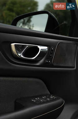 Седан Volvo S60 2019 в 