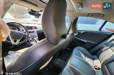 Седан Volvo S60 2015 в 