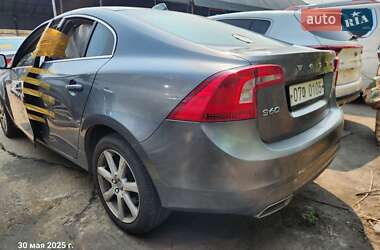 Седан Volvo S60 2015 в 
