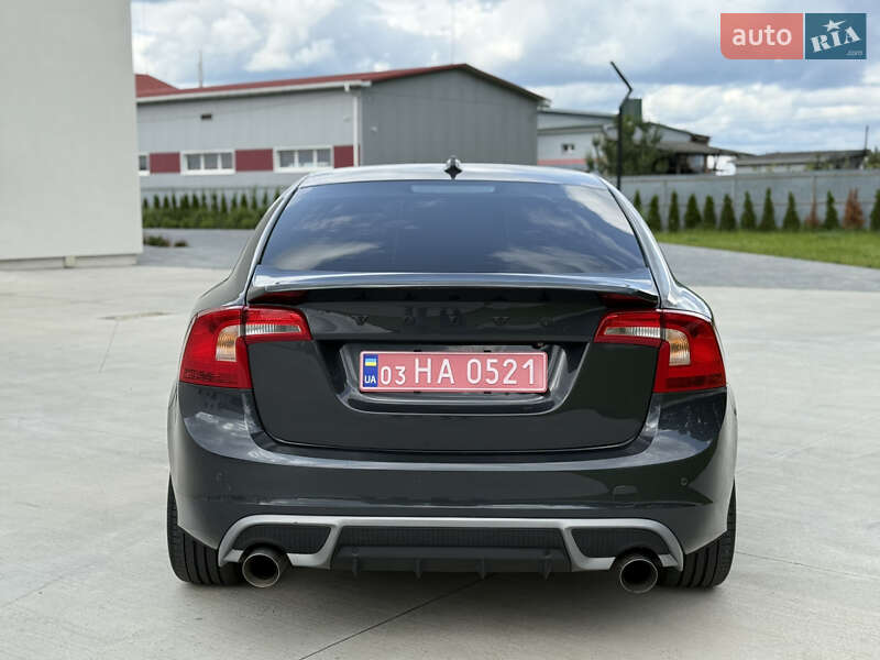 Седан Volvo S60 2015 в Львове