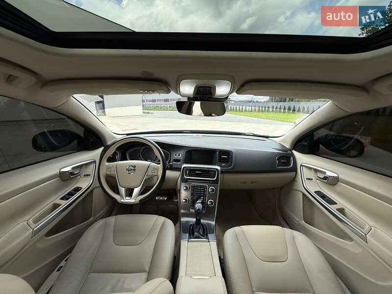 Седан Volvo S60 2015 в Львове