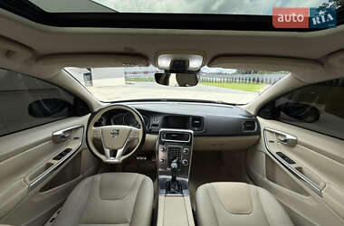Седан Volvo S60 2015 в 