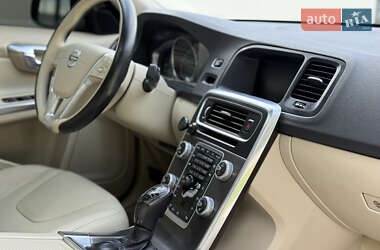 Седан Volvo S60 2015 в 
