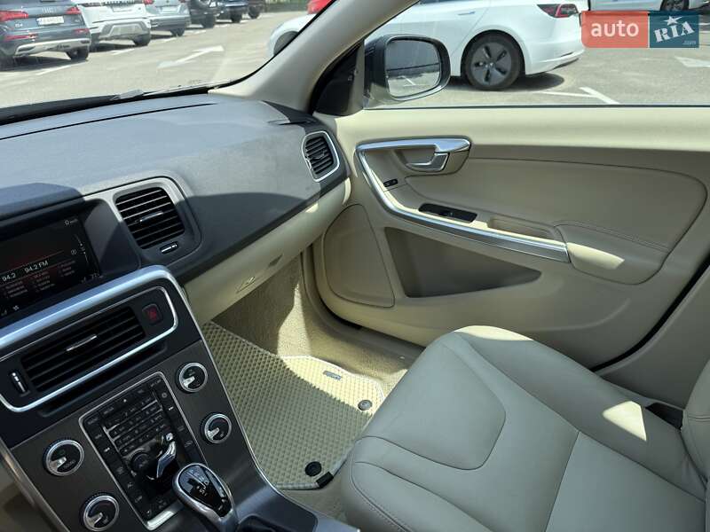 Седан Volvo S60 2015 в Києві