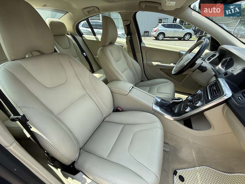 Седан Volvo S60 2015 в Києві