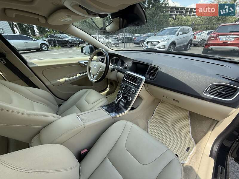 Седан Volvo S60 2015 в Києві