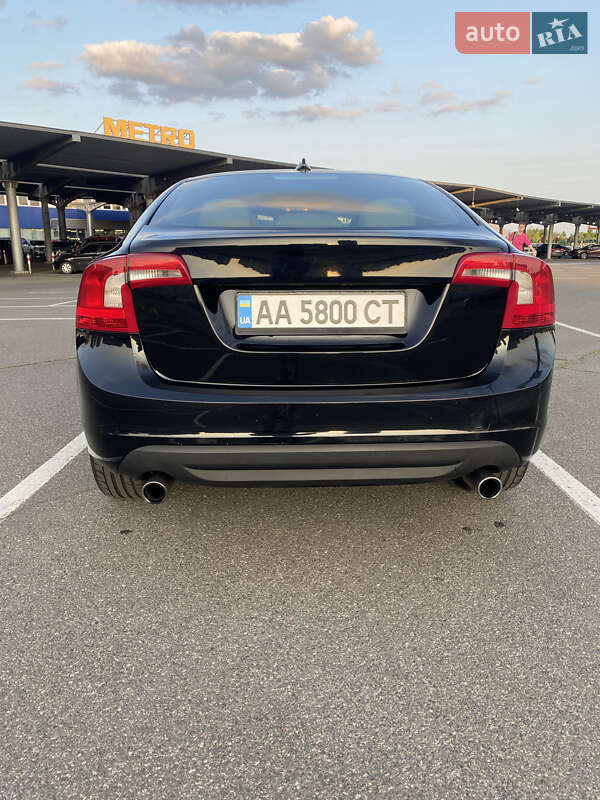 Седан Volvo S60 2012 в 