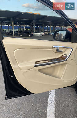 Седан Volvo S60 2012 в 