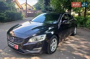 Седан Volvo S60 2015 в Киеве