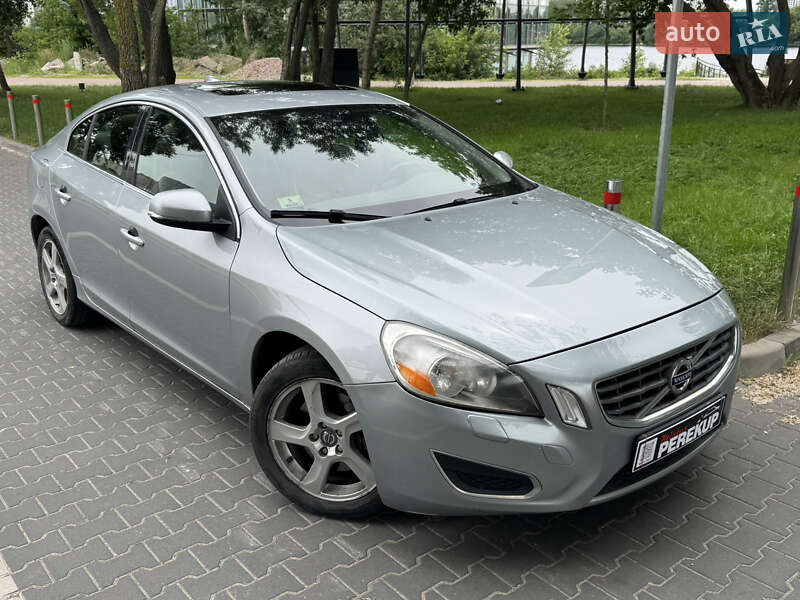 Седан Volvo S60 2012 в 
