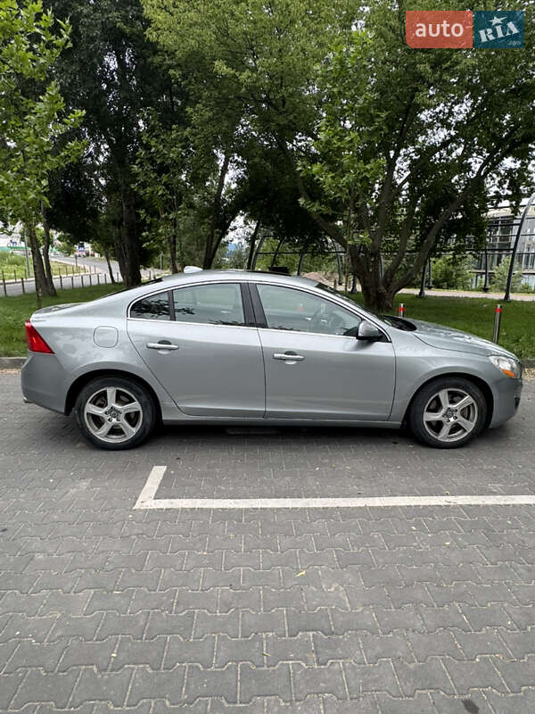 Седан Volvo S60 2012 в Киеве