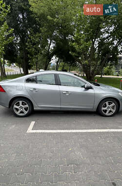 Седан Volvo S60 2012 в 