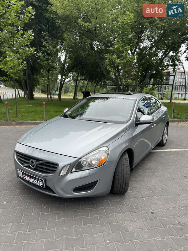 Седан Volvo S60 2012 в Киеве