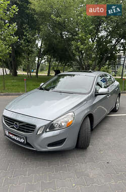 Седан Volvo S60 2012 в 
