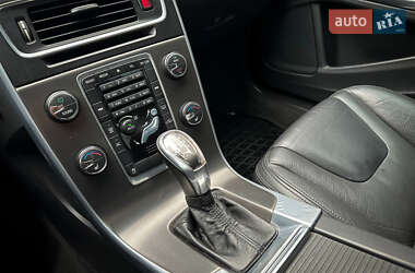 Седан Volvo S60 2013 в 