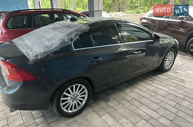 Седан Volvo S60 2012 в 