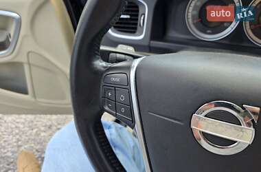 Седан Volvo S60 2012 в 