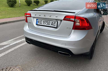Седан Volvo S60 2015 в 
