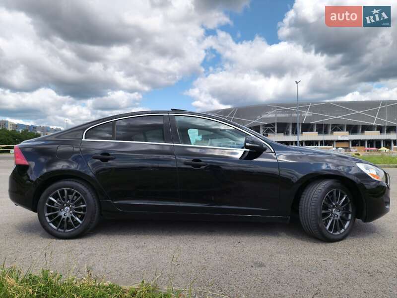 Седан Volvo S60 2012 в Львове