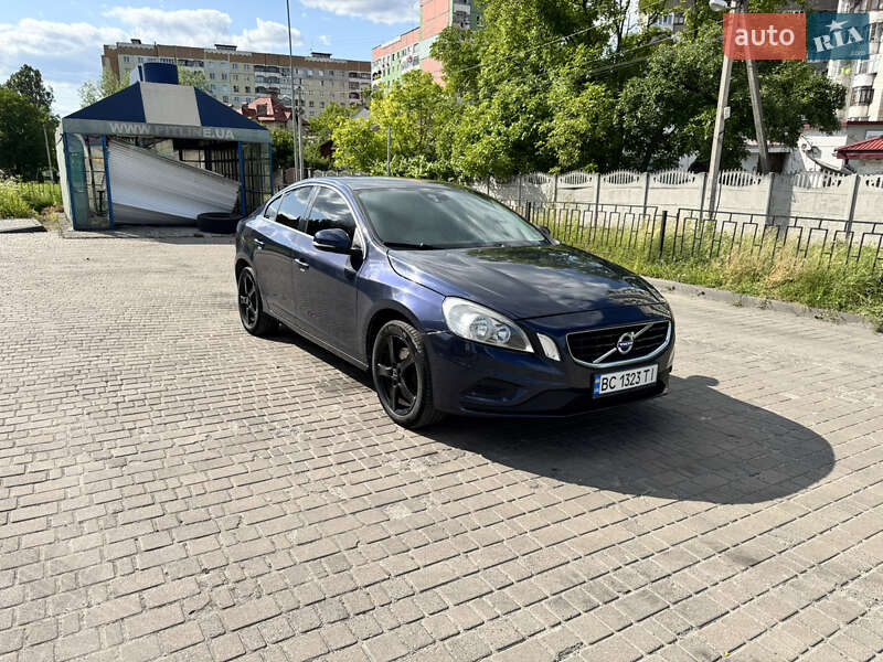 Седан Volvo S60 2012 в Львове