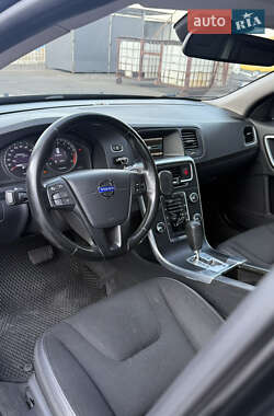 Седан Volvo S60 2010 в 